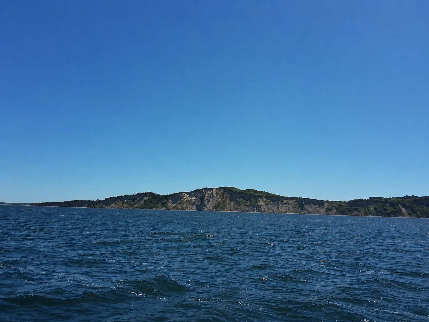 Steilküste von Hiddensee von der Seeseite